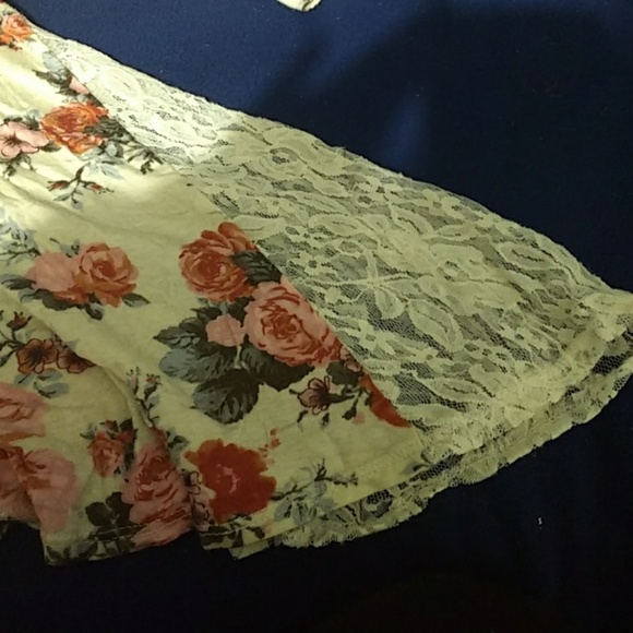 Lace back with floral dress shirt - Picture 3 of 3